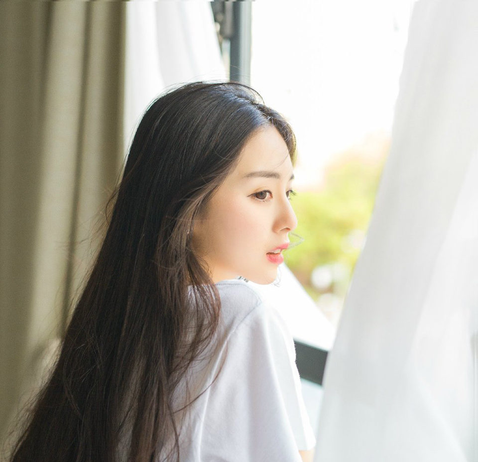 “曹操曾经不守规矩，妄图以刺段行刺主公以及少主，奸计未遂，蜀中虽然消息鄙陋，但这已经是一年前的事情，后果如何，诸位应该清楚，中原四州之地，上至险要，下至县令，无论本人还是家人，尽皆遭到死亡刺杀，徐州陈氏，乃徐州第一大族，经此一战，烟消云散，满门皆屠。”庞统挣了挣双臂，没能挣脱，也不再费力，只是看向帐中众将，淡然道：“诸位杀了我之后，可以让家人准备后事了，记住，是全家的。”